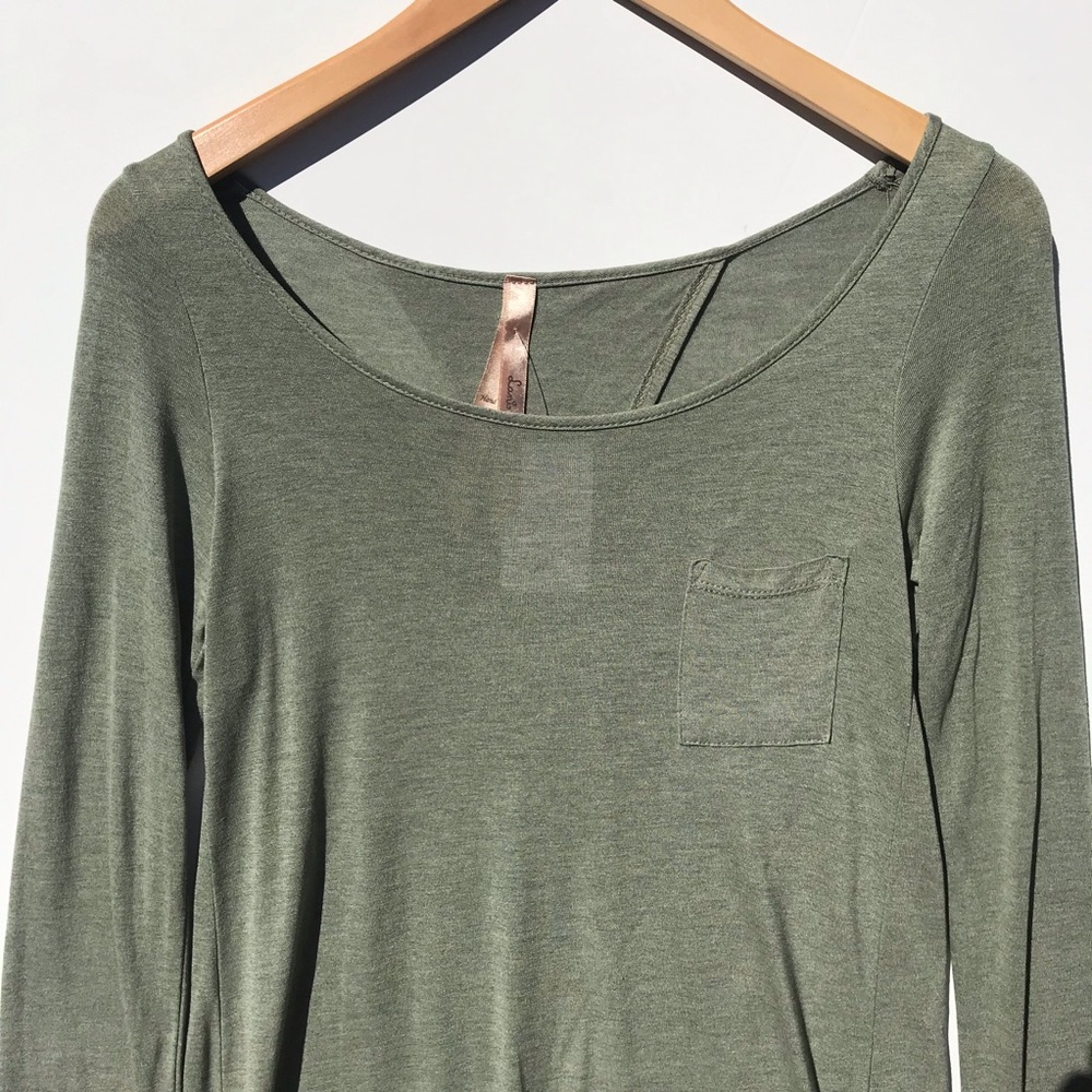 LANI CALIFORNIA green split back top - Picture 3 of 5